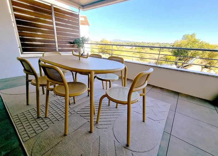 Vakantiehuis Superb With Swimming Pool Domaine D'arca